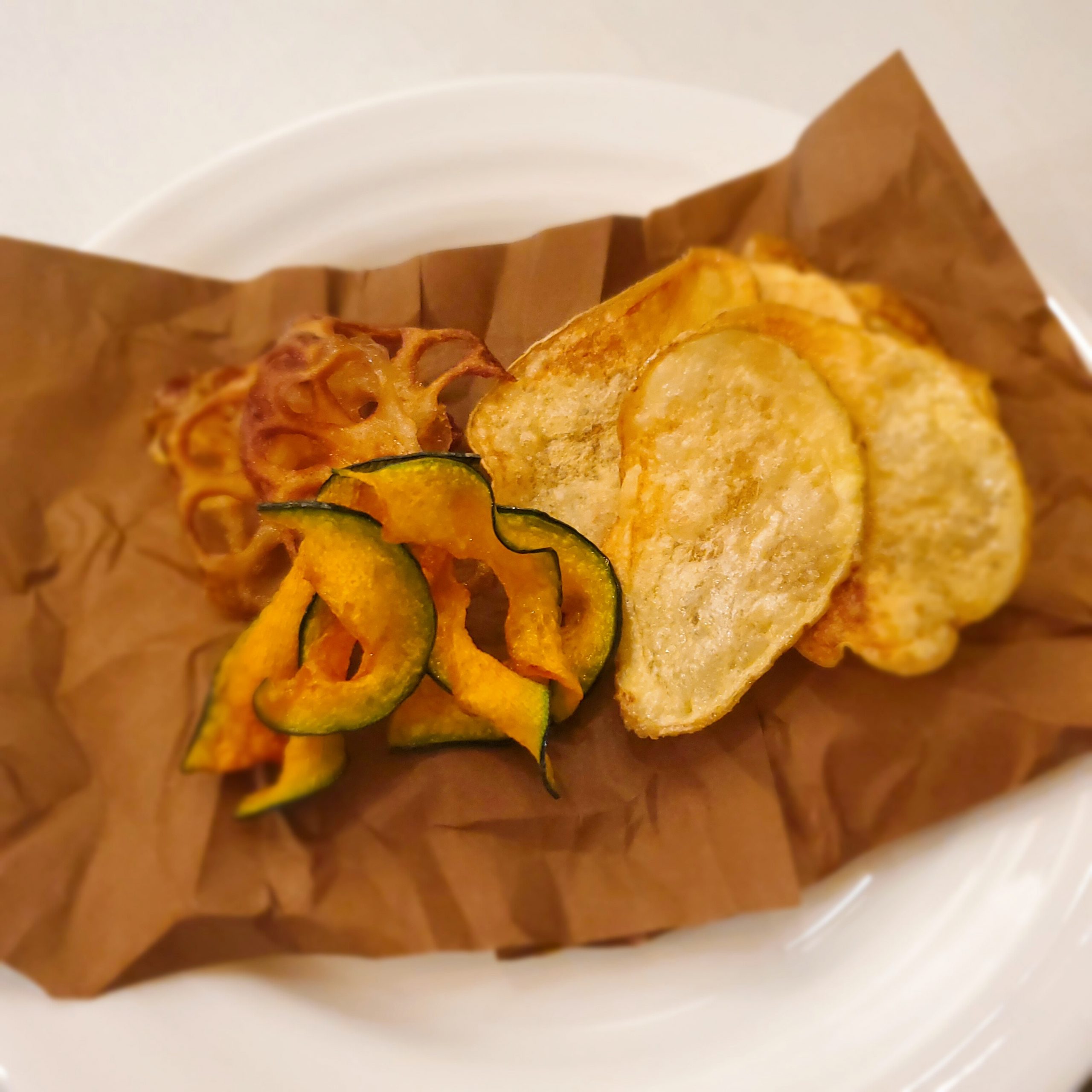 オリーブオイルで揚げるベジタブルチップス