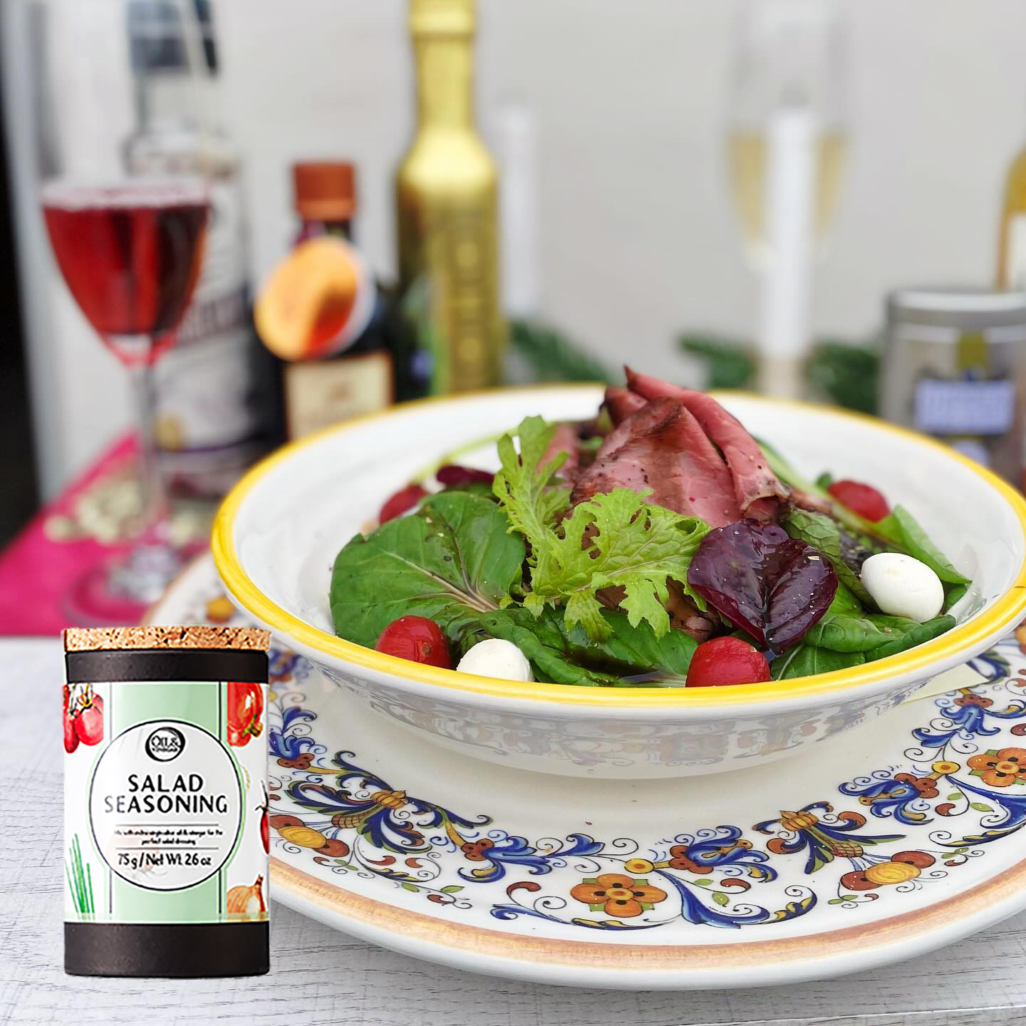 ローストビーフとフレッシュな野菜の華やかサラダ